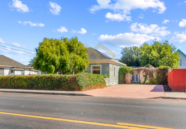 414 W Walnut Ave