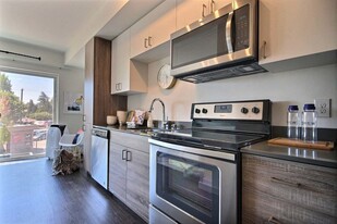 Crew Apartments in Seattle, WA - Building Photo