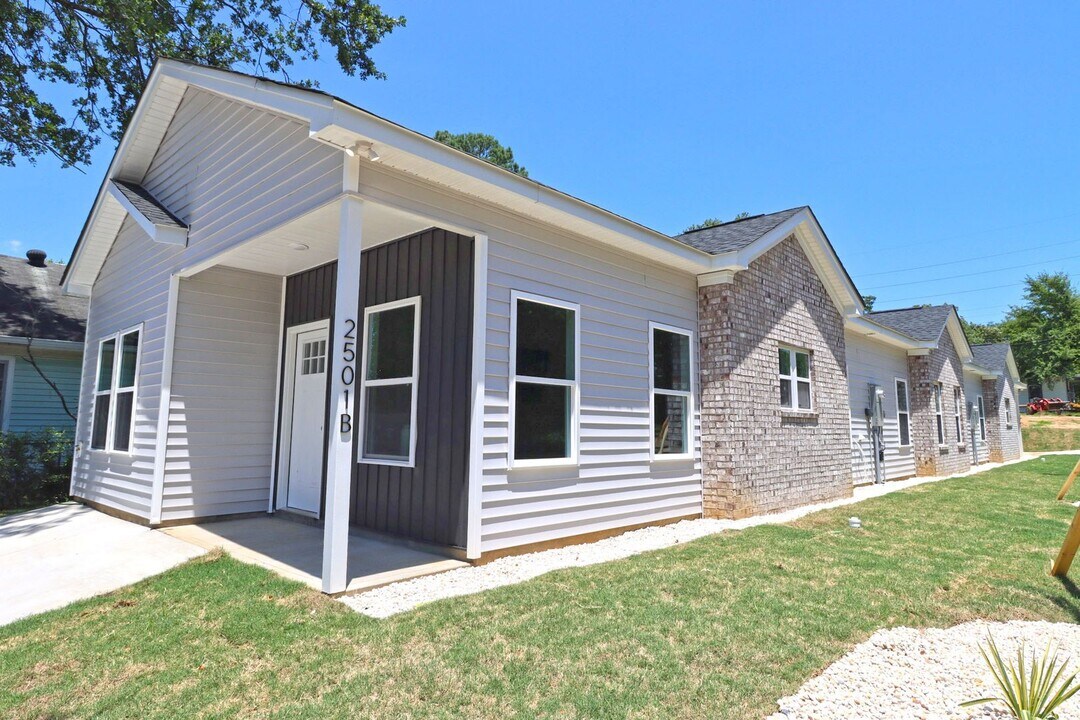 2501 Bratton St in Columbia, SC - Foto de edificio