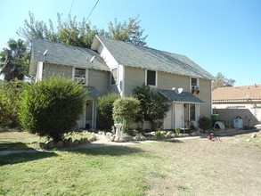 228 W H St in Ontario, CA - Foto de edificio - Building Photo