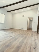 5700 Vanalden Ave, Unit A in Tarzana, CA - Building Photo - Building Photo