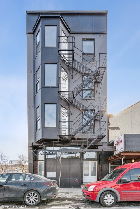 639 W 18th St in Chicago, IL - Building Photo