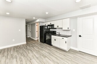 5352 Chillum Pl NE, Unit Bsmt in Washington, DC - Foto de edificio - Building Photo