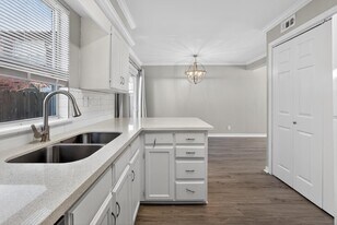 1221 Cedar Post Ln in Houston, TX - Building Photo