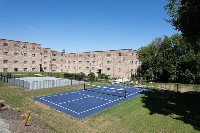 Ridge Carlton Apartments in Philadelphia, PA - Foto de edificio - Building Photo