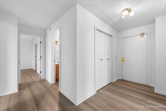 1 Renaissance Pl in Palatine, IL - Building Photo - Building Photo