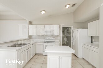 729 Pincon Ln in Kissimmee, FL - Foto de edificio - Building Photo