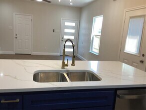 8005 W Elizabeth Ln in Fort Worth, TX - Building Photo - Building Photo