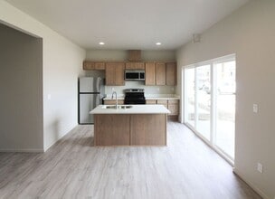 1200 N 8th Ave in Othello, WA - Building Photo - Building Photo