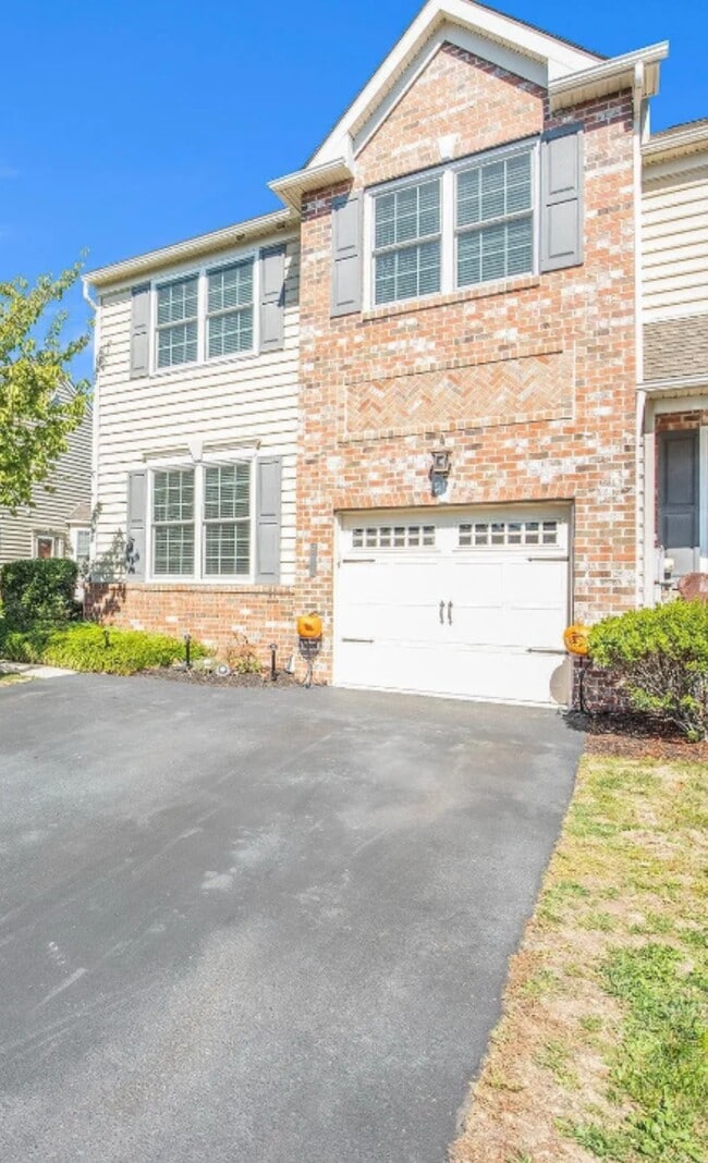 911 Caralea Dr in Norristown, PA - Building Photo - Building Photo