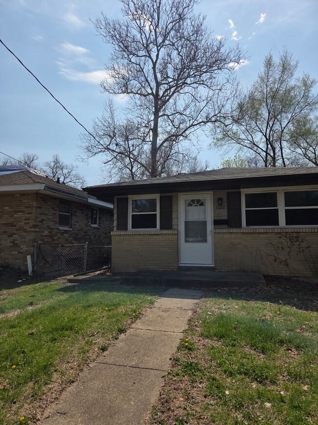 property at 1022 W Thrush Ave