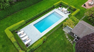 176 Sayre's Path in Wainscott, NY - Building Photo - Building Photo