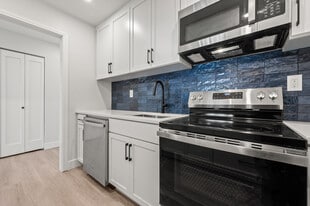 Fennwoode Property LP in Newington, CT - Building Photo