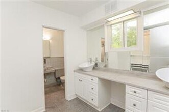 2320 Sterling Point Dr in Portsmouth, VA - Building Photo - Building Photo