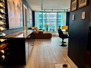 1800 N Bayshore Dr in Miami, FL - Building Photo - Building Photo