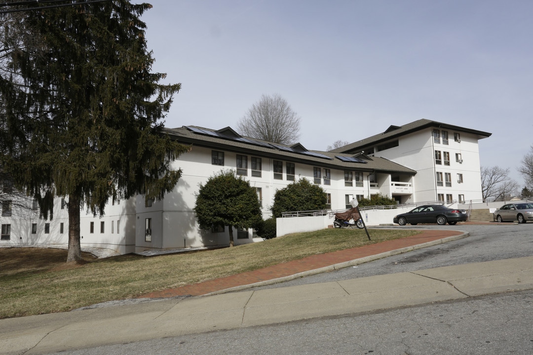 Bartlett Arms Apartments in Asheville, NC - Building Photo