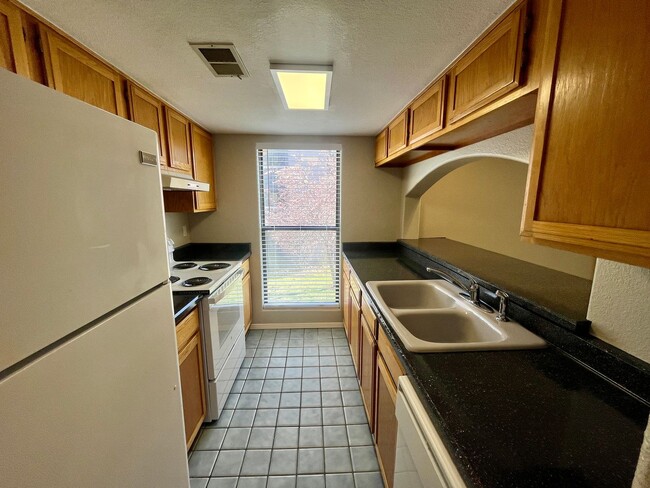 9797 E Peakview Ave in Englewood, CO - Foto de edificio - Building Photo