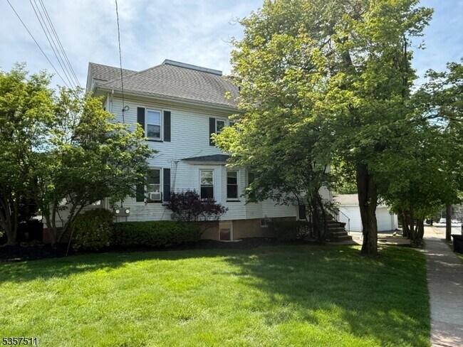 36 Malvern Pl in Verona, NJ - Building Photo - Building Photo
