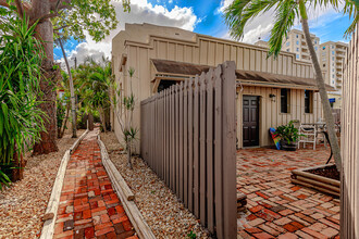 823 NE 19th Ave in Fort Lauderdale, FL - Building Photo - Building Photo