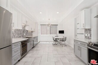 5974 Buckingham Pkwy in Culver City, CA - Foto de edificio - Building Photo