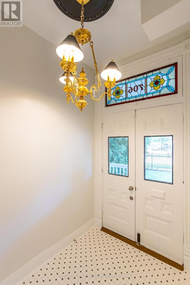 706 Waterloo St in London, ON - Building Photo - Building Photo