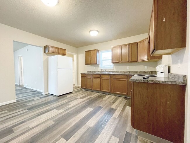 112 6th St NW in Minot, ND - Building Photo - Building Photo