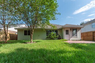 6411 Silver Shade Dr in Houston, TX - Building Photo - Building Photo