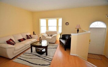 14614 Stream Pond Dr in Centreville, VA - Building Photo - Building Photo