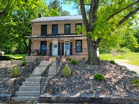 622 E Main St in Ephrata, PA - Building Photo