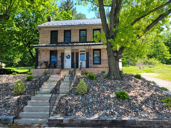property at 622 E Main St