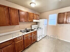 813 E Huntsville Ave in Springdale, AR - Building Photo