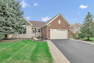 2660 Harnish Dr in Algonquin, IL - Building Photo - Building Photo