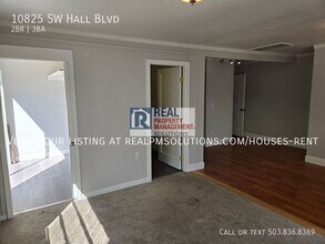 10825 SW Hall Blvd in Tigard, OR - Foto de edificio - Building Photo