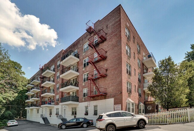 115 Lawton St in Yonkers, NY - Building Photo - Building Photo