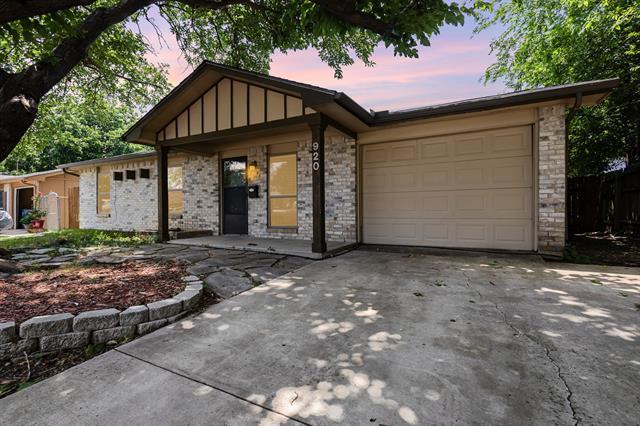 920 Ashwood Dr in Lewisville, TX - Building Photo