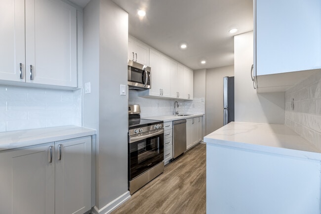 Almore Apartments in Toronto, ON - Building Photo - Interior Photo