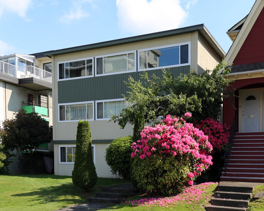 2288 W 2nd Ave in Vancouver, BC - Building Photo