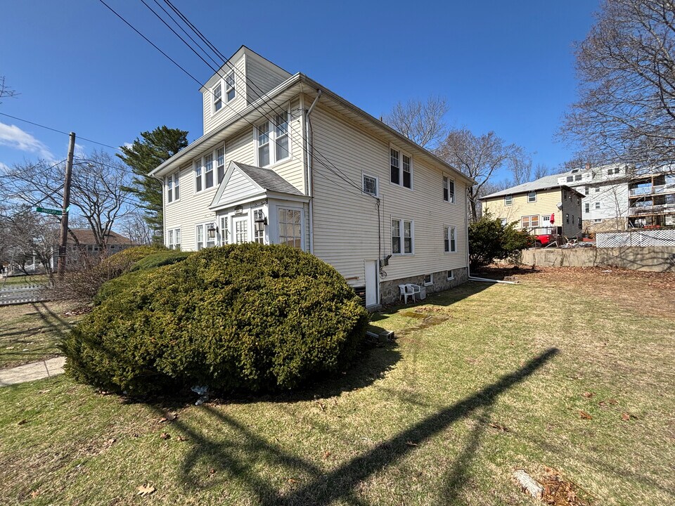 5051 Washington St in Boston, MA - Building Photo