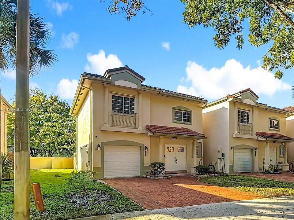 5955 SW 99th Terrace in Cooper City, FL - Building Photo