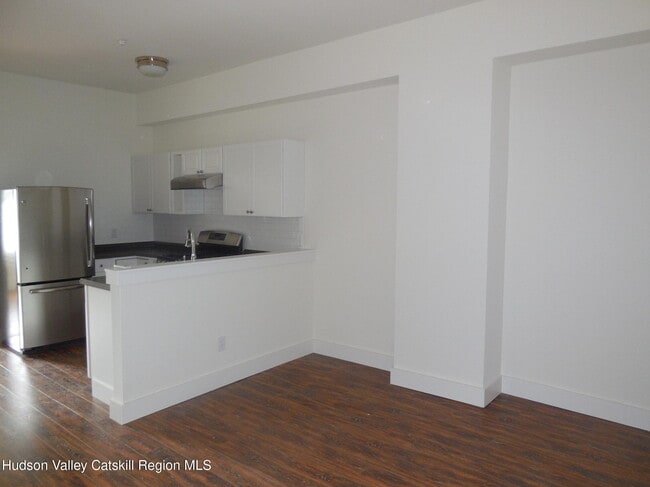 431 Warren St in Hudson, NY - Building Photo - Building Photo