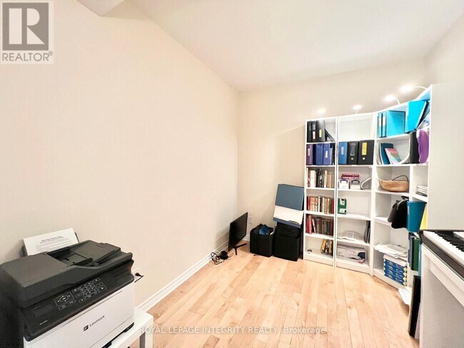 160 Guelph Private in Ottawa, ON - Building Photo - Building Photo