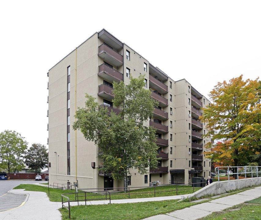 Ovenden Place in Barrie, ON - Building Photo