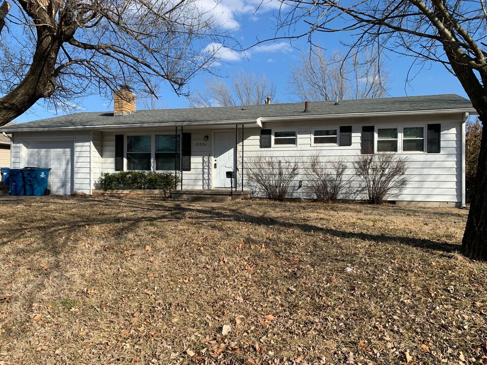 2231 S McConnell Ave in Joplin, MO - Building Photo