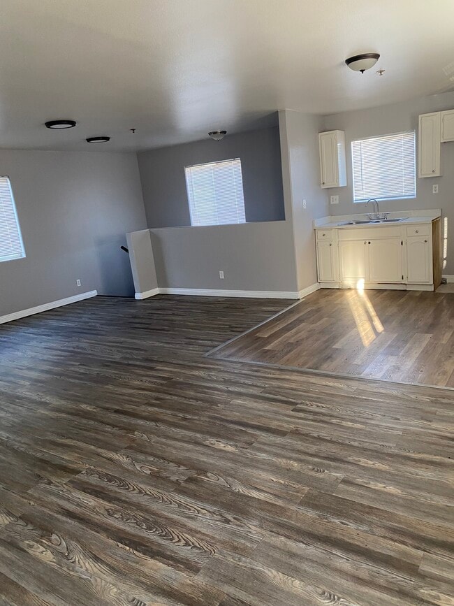 1841 E 112th St, Unit A in Los Angeles, CA - Foto de edificio - Building Photo