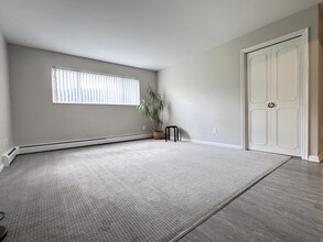 4671 Winding Way, Unit APT 4 in Kalamazoo, MI - Building Photo - Building Photo