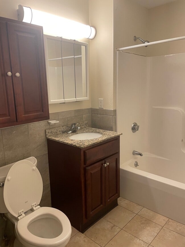 525 Crown St in Meriden, CT - Building Photo - Building Photo