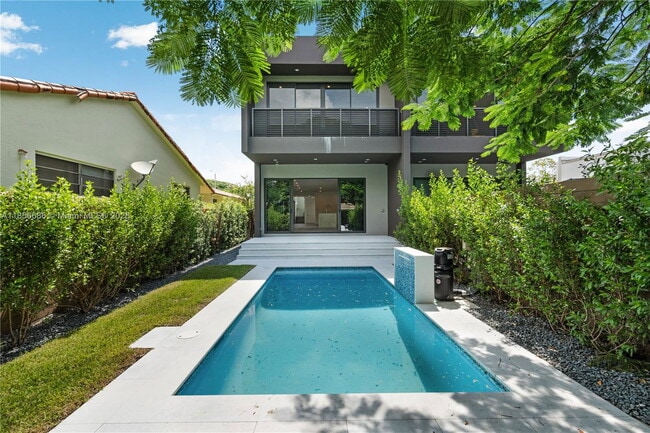 property at 2842 SW 32nd Ct