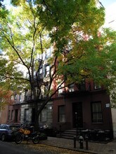 323 E 85th St in New York, NY - Foto de edificio - Building Photo