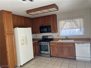 1628 Starridge Way in Las Vegas, NV - Building Photo - Building Photo