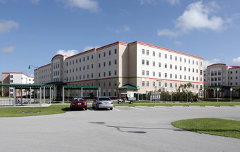 FGCU South Housing - Biscayne Hall in Ft. Myers, FL - Building Photo - Building Photo